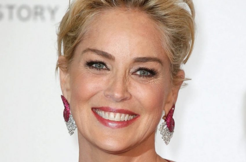  Sharon Stone blüht mit 66 Jahren auf: Der Star zeigt stolz ihren Körper in einem Nackt-Fotoshooting für das Magazin!