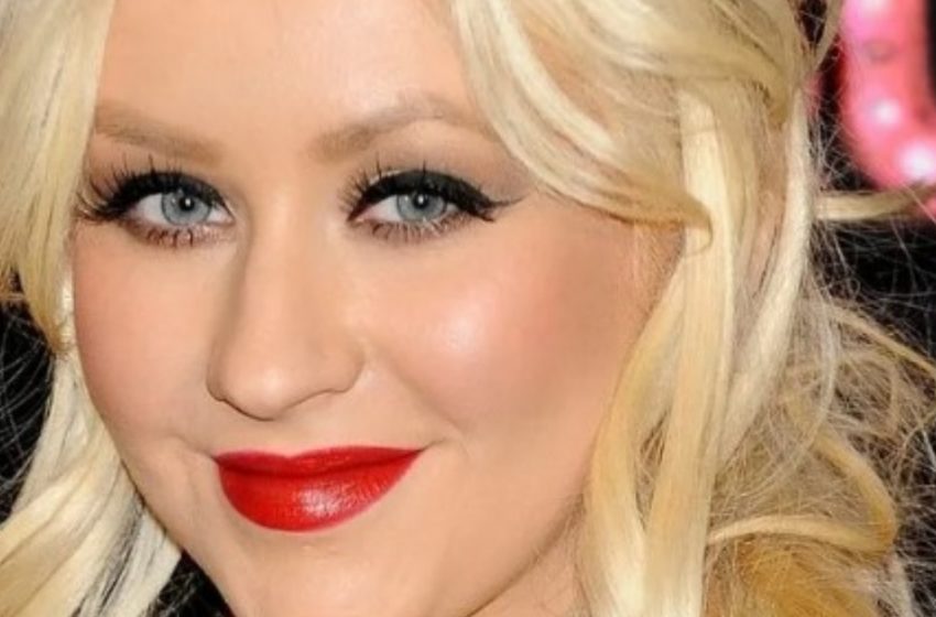  „Sieht aus wie eine Plastikpuppe“: Christina Aguilera überrascht Fans mit ihren neuen Fotos – Wie sieht sie aus?