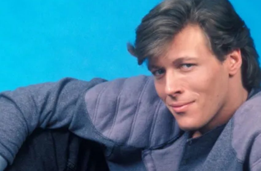  „Die Trauer über den Verlust eines Sohnes verwandelte den berühmten Herzthrob der 90er-Jahre“: Ein renommierter Hollywood-Schauspieler überraschte alle mit seinem Auftritt im Alter von 65 Jahren!