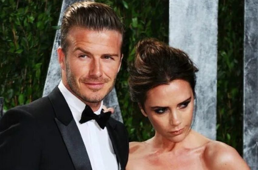  David Beckhams 50-jährige Frau sieht sich Kritik ausgesetzt, weil sie in einem gewagten Bodysuit posiert, der ihr Dekolleté und ihre Taille zur Schau stellt.