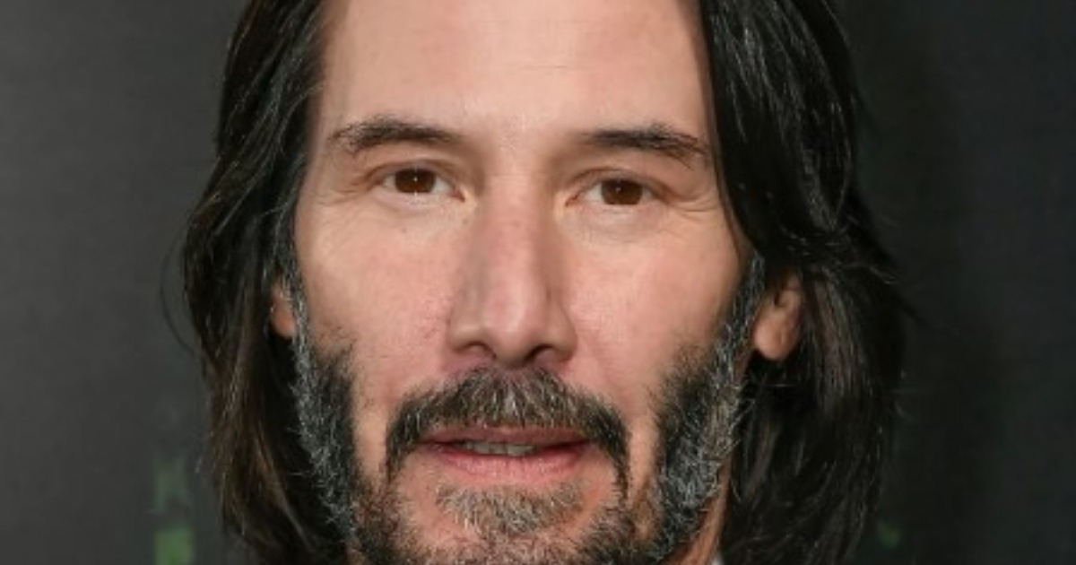 Fans bemerken, dass Keanu Reeves, 60, ‚nicht glücklich aussieht‘, während er Hand in Hand mit seiner langjährigen Partnerin, 51, bei einem Date ist