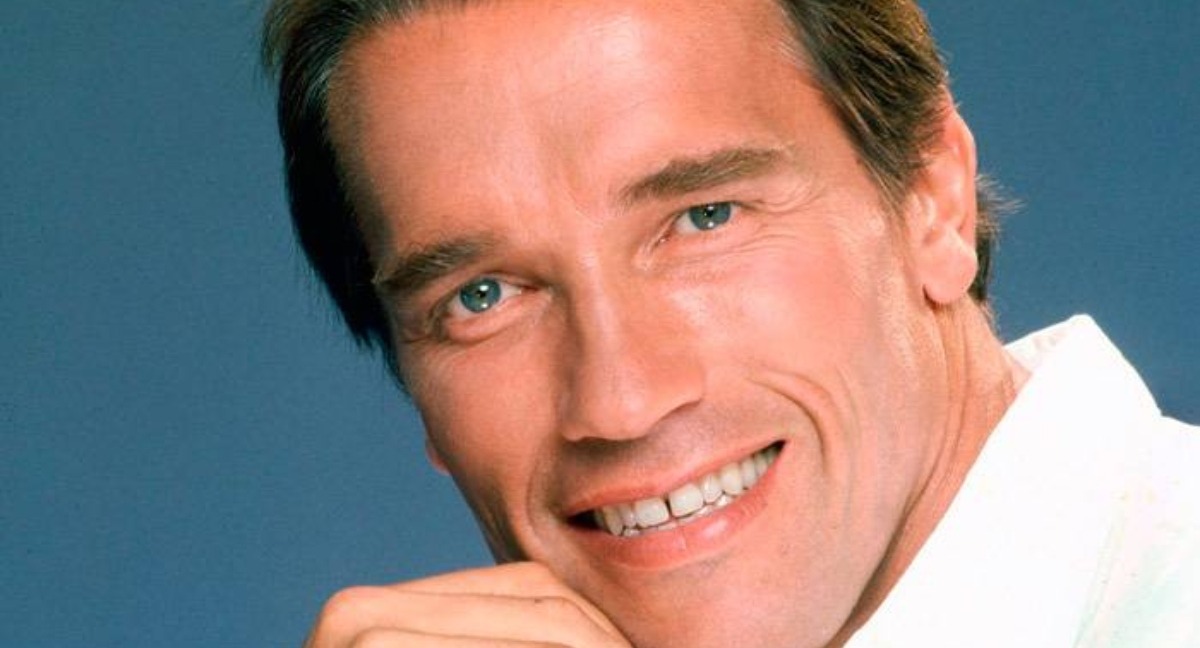 „Sieht aus wie der Weihnachtsmann“: Arnold Schwarzeneggers neuer Look mit langen Haaren und weißem Bart erstaunt die Nutzer!