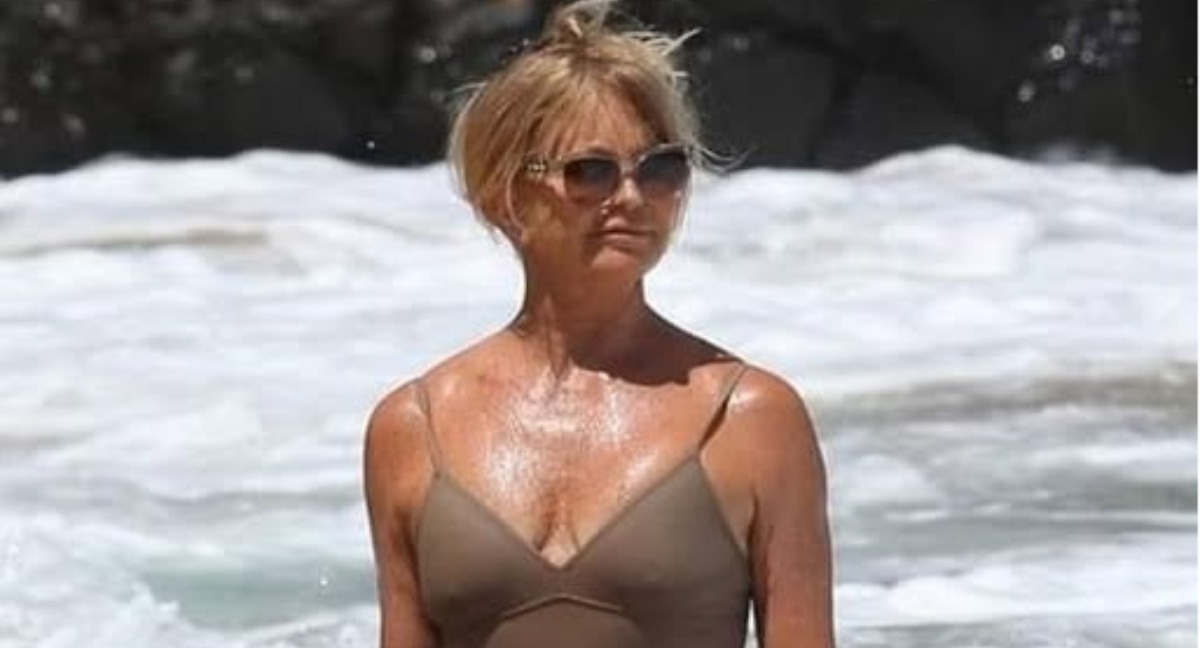 Goldie Hawn, 78, sorgt mit Badeanzug-Fotos im Urlaub für Aufsehen: Erfahre den Grund!