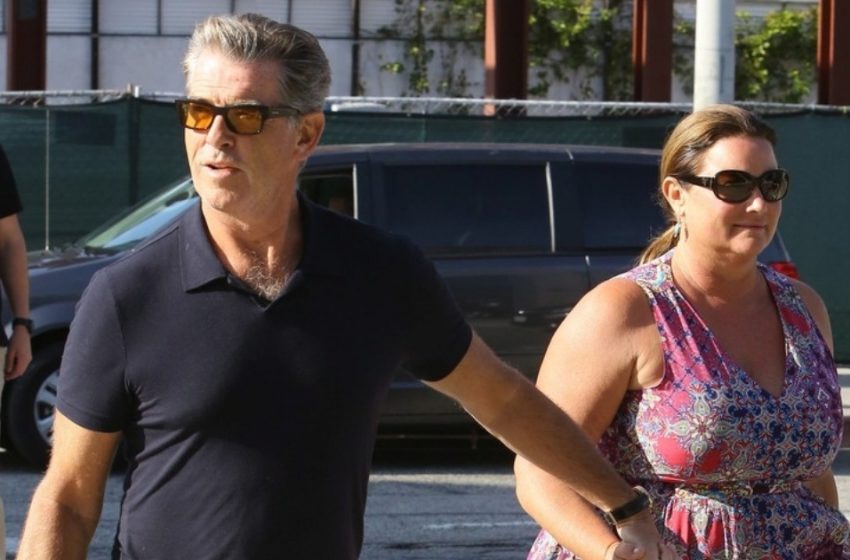  Pierce Brosnans 61-jährige Frau verblüfft mit ihrem Aussehen nach der Gewichtsabnahme: Was ist mit ihrem „seltsamen“ Gang los?