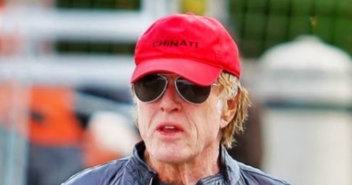 Eine Hollywood-Ikone, die auf tragische Weise zwei Söhne verlor und später die Liebe mit einer deutlich jüngeren Frau fand: Kannst du erraten, wer er ist?
