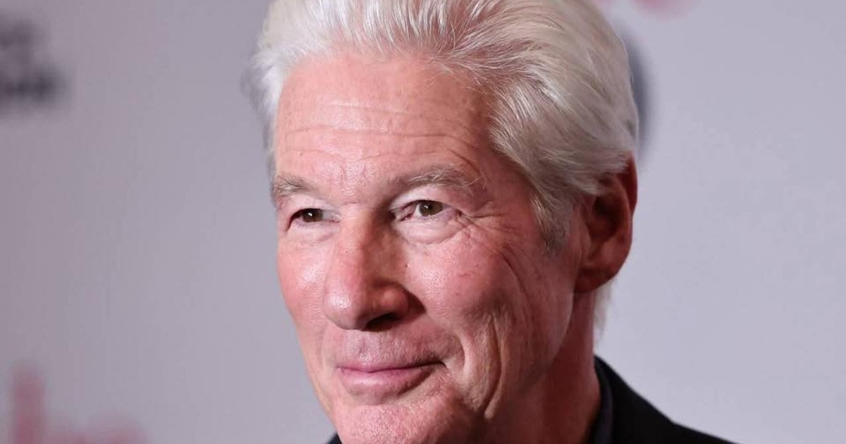Richard Gere, 75, zieht immer noch alle Blicke am Strand auf sich, dank seiner 34 Jahre jüngeren Frau!: Wie sieht er jetzt aus?