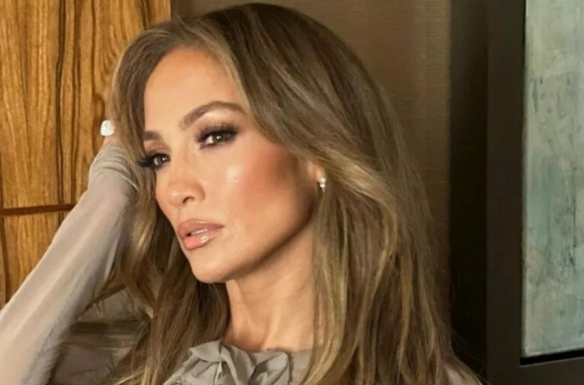 J.Lo strahlt mit 55 – und Kritiker kommen mit ihrem gewagten neuen Look nicht klar! Wie sieht sie aus?