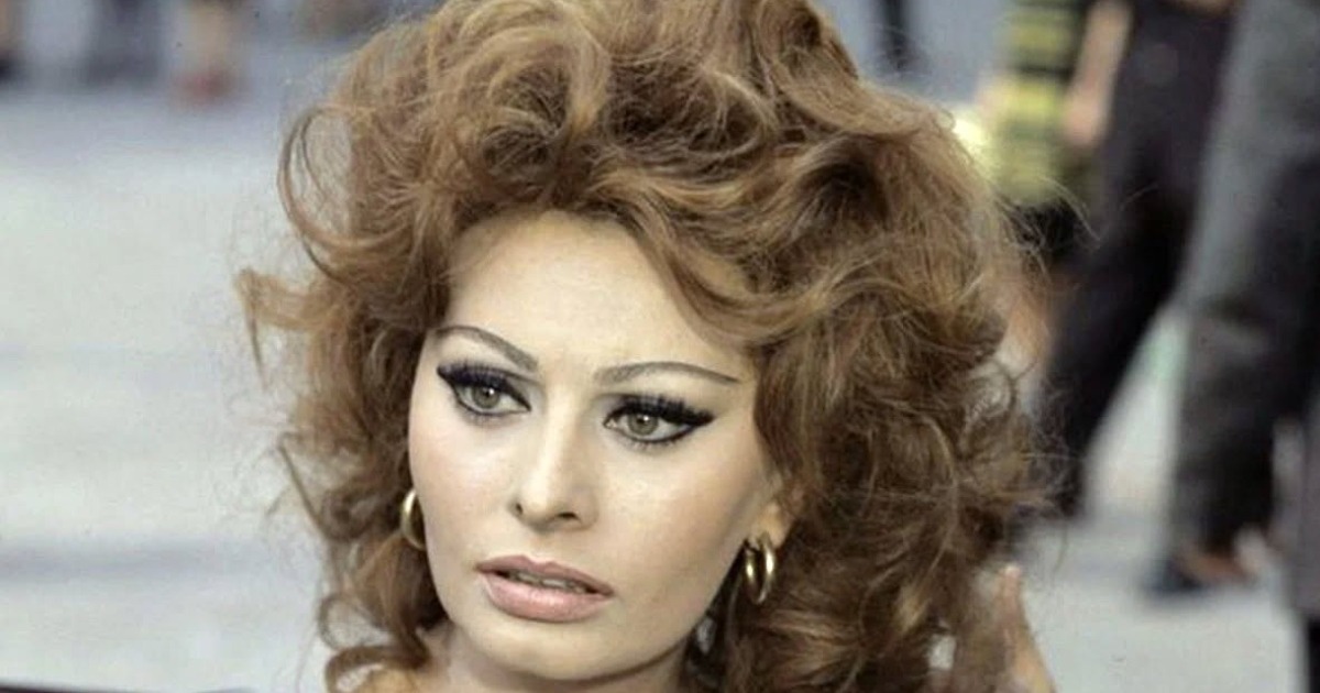 „Ist das wirklich sie?“: Fans überrascht von seltenen Fotos der 90-jährigen Sophia Loren zu Hause!