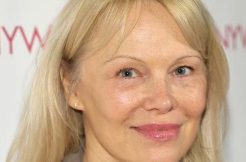  Pamela Anderson, 58, findet wieder die Liebe!: Sehen Sie, wer ihr Herz nach 4 Ehen erobert hat!