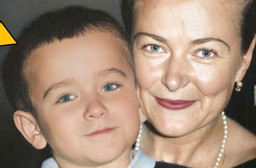  Können Sie sagen, wer er ist? Dieses süße Kinderfoto mit seiner Mutter verbirgt eine zukünftige Comedy-Legende!