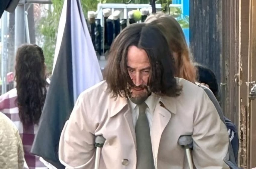  Beliebter Hollywood-Actionstar auf Krücken mit bandagiertem Bein gesichtet!: Fans rätseln, was passiert ist!