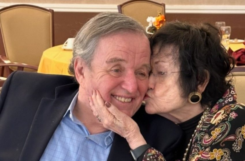  Erkennst du diesen legendären TV-Star und seine 98-jährige Mutter?
