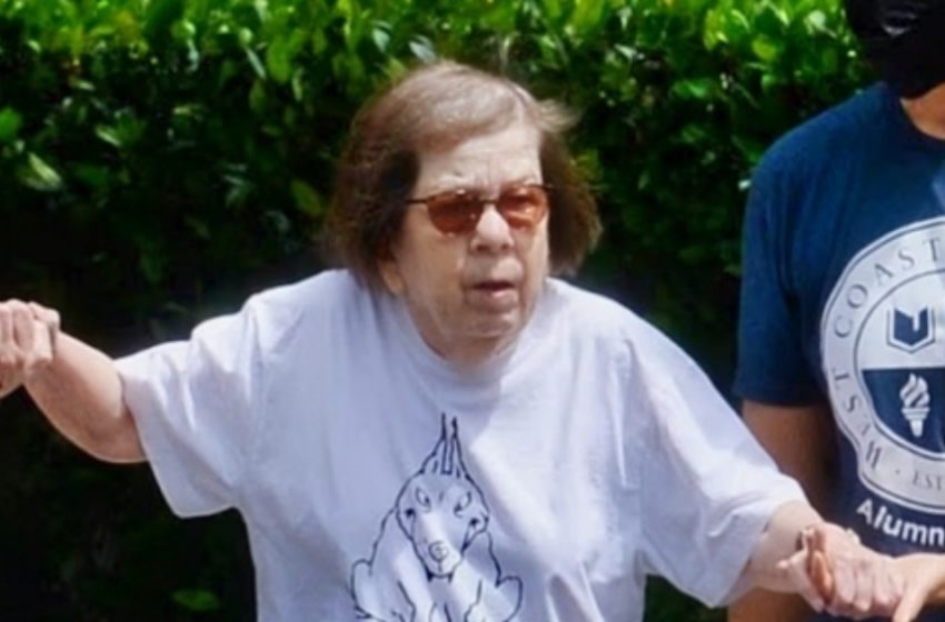 Legendäre 80-jährige Oscar-Gewinnerin bei einem seltenen Auftritt in LA gesichtet!: Wer ist sie?