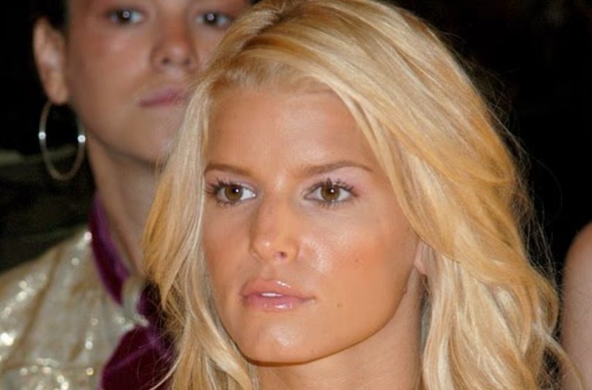  Jessica Simpson begeistert bei den VMAs: Fans sagen, sie sei nach ihrem dramatischen Makeover „nicht wiederzuerkennen“!