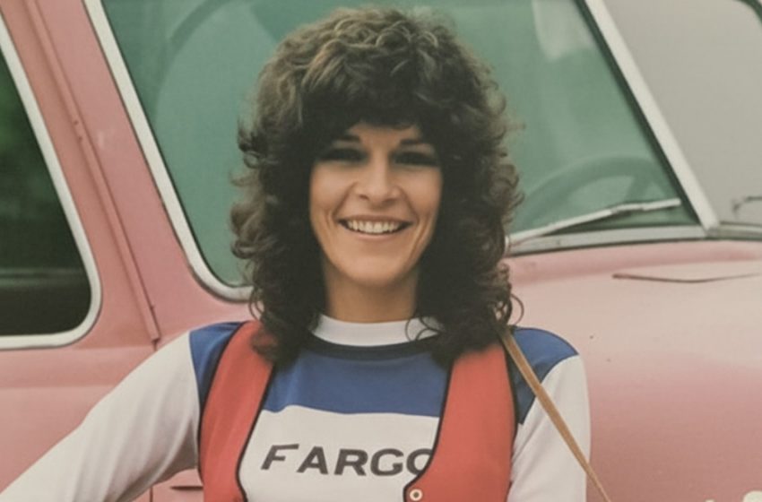  80 Jahre Country-Musik feiern: Die Lehrerin, die zum Chartstürmer und Country-Ikone wurde!