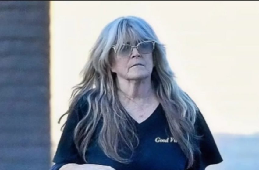  Beliebter Sitcom-Star der 70er Jahre knapp einem Autounfall entkommen – kannst du erraten, wer es ist?